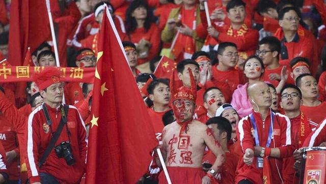 亲吻一个女人