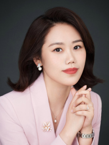 美女抽烟的视频